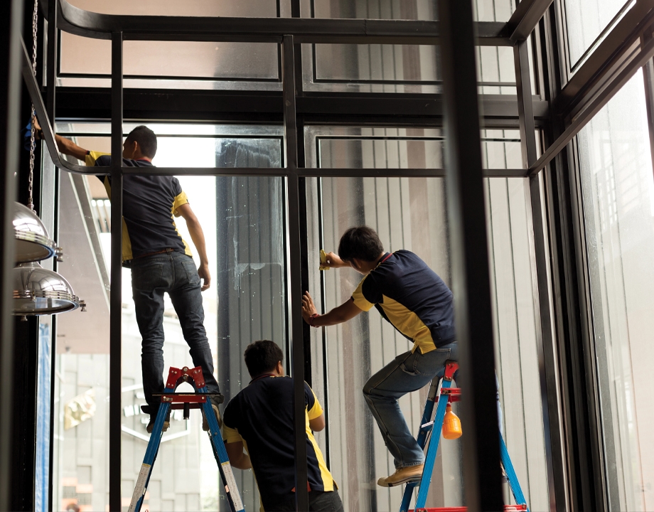 Seattle, WA Technicians for Storefront Window Glass Replacement